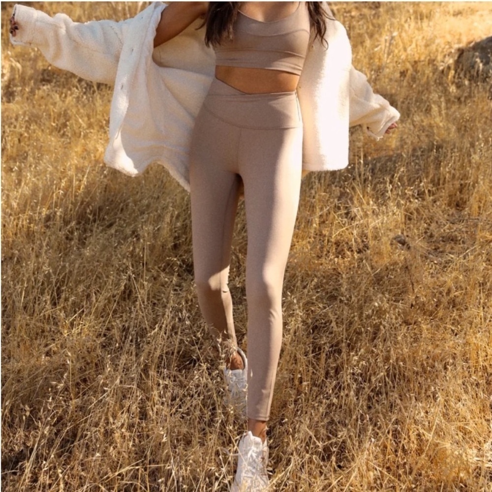Bandier x Sincerely Jules The Rue Crossover Leggings in Nutmeg Mocha